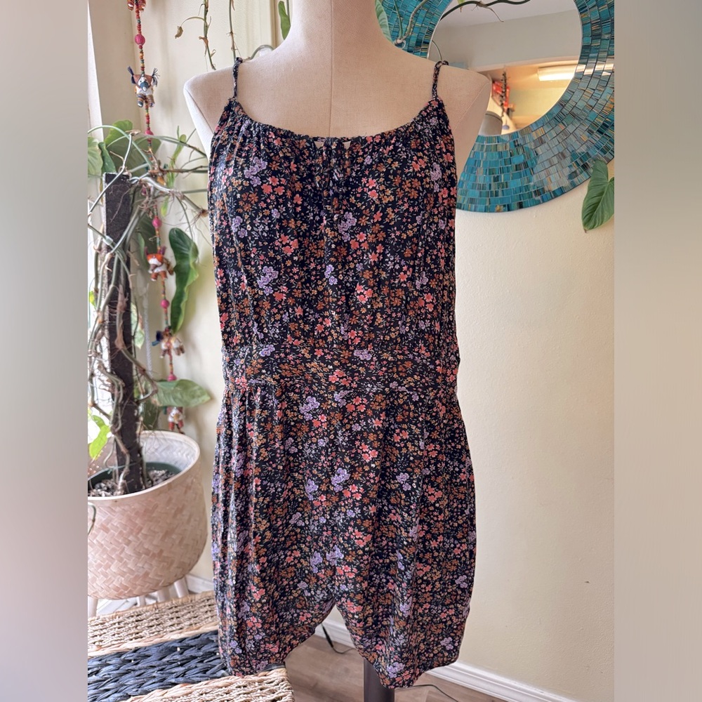 Floral romper with knot keyhole